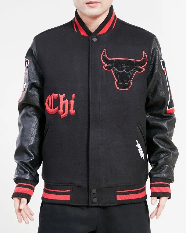 NBA CHICAGO BULLS OLD ENGLISH LOGO MEN'S VARSITY JACKET (BLACK/RED)