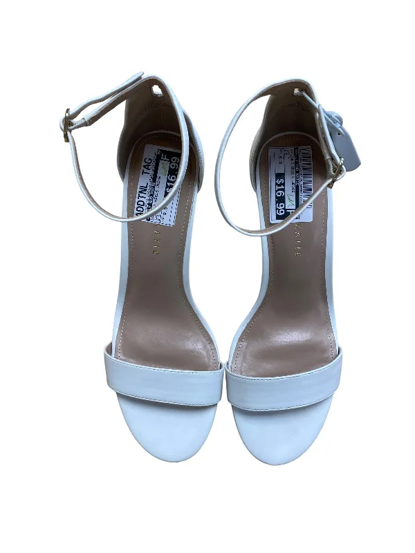 Minimal Edge White Sandals Heels Wedge Kelly And Katie, Size 9.5