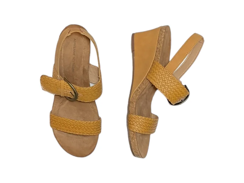 Trendsetting Look Yellow Sandals Heels Block Adrienne Vittadini, Size 8.5