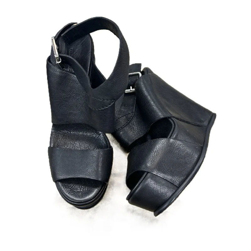 Fashion Enthusiast Black Sandals Designer By Vera Wang, Size: 7