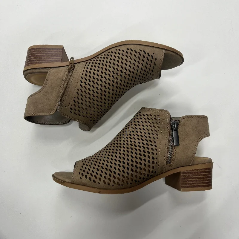 Fashion Forward Brown Sandals Heels Block Soda, Size 7.5