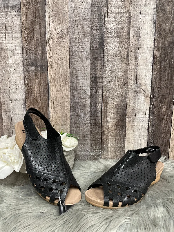 Signature Look Black Sandals Heels Wedge Earth, Size 10