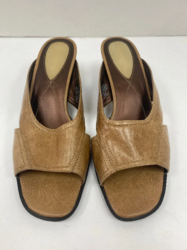 Fashionable Silhouette Tan Sandals Heels Block Liz Claiborne, Size 8.5