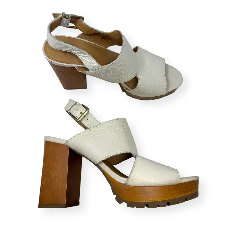 Elegant Patterns Cream Sandals Heels Block Crown Vintage, Size 10