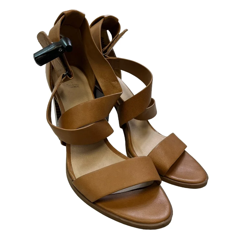 Sleek Structure Brown Sandals Heels Block Simply Vera, Size 8.5