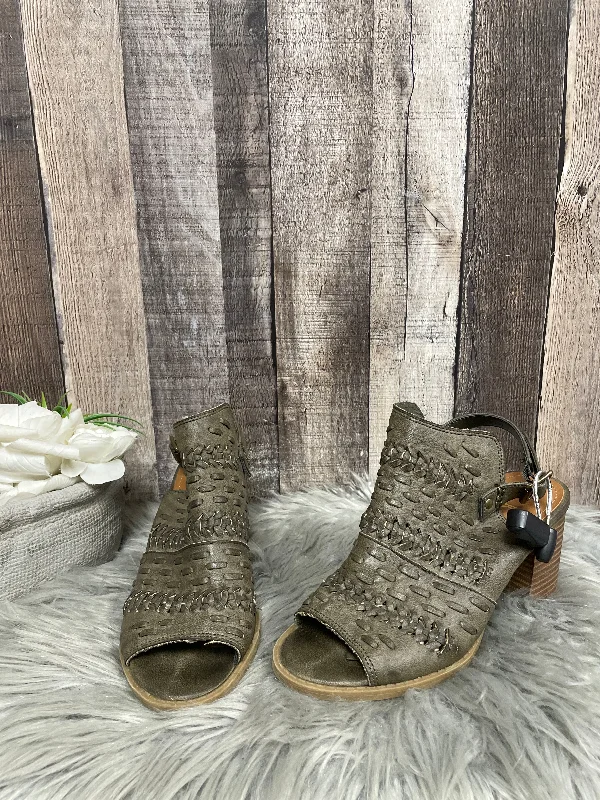 Bold Detailing Green Sandals Heels Block Sugar, Size 8
