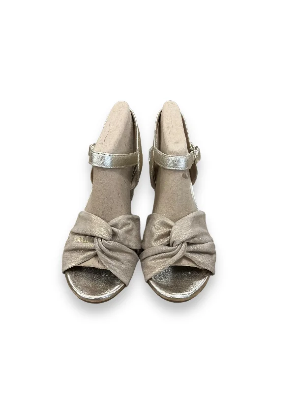 Urban Trends Gold Sandals Heels Wedge Clarks, Size 7