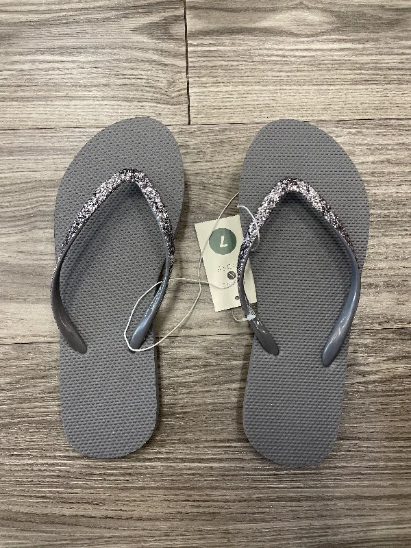 Aesthetic Appeal Grey Sandals Flip Flops Shade & Shore, Size 7