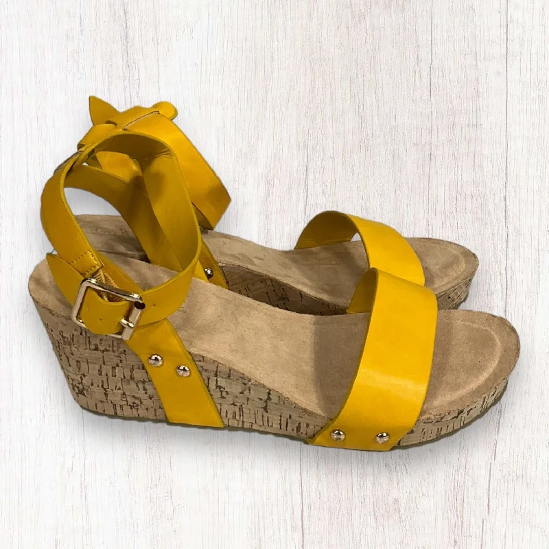 Modern Elegance Yellow Sandals Heels Block Rouge, Size 8