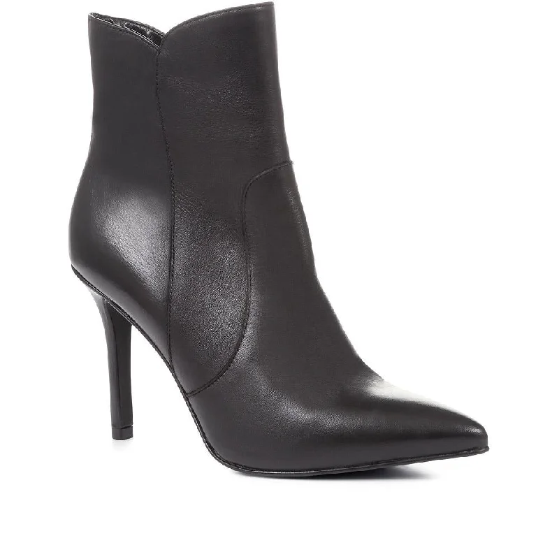 Runway Ready Cadence Heeled Leather Ankle Boots - CADENCE / 322 536