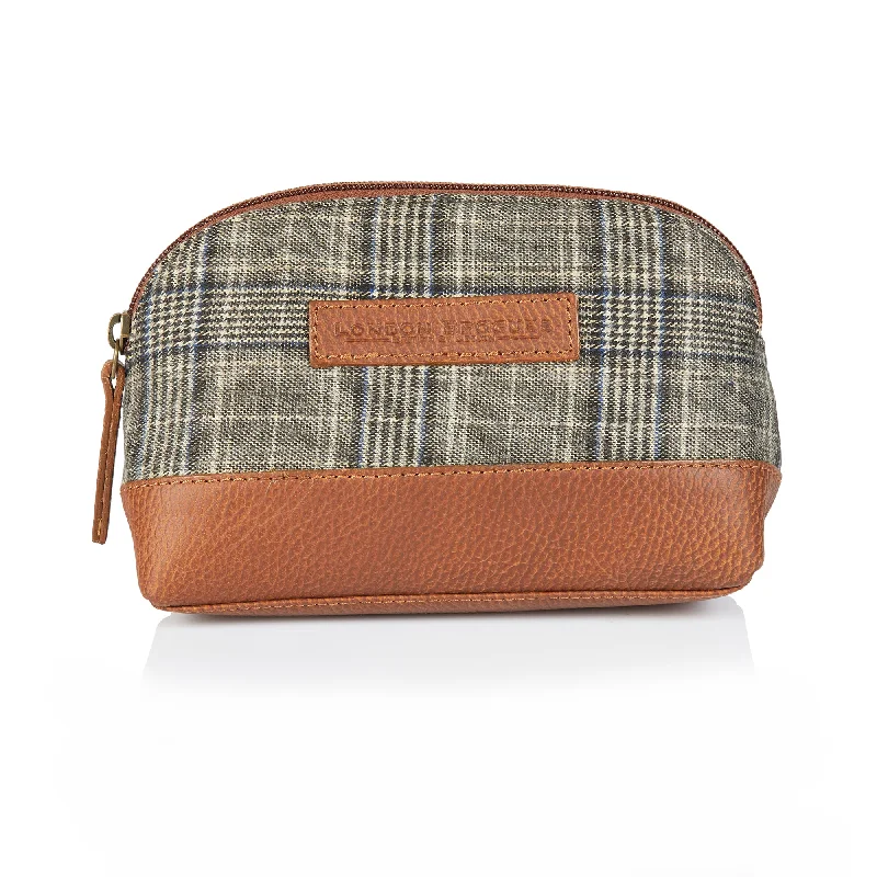 Timeless Allure Grey Tweed and Leather Washbag