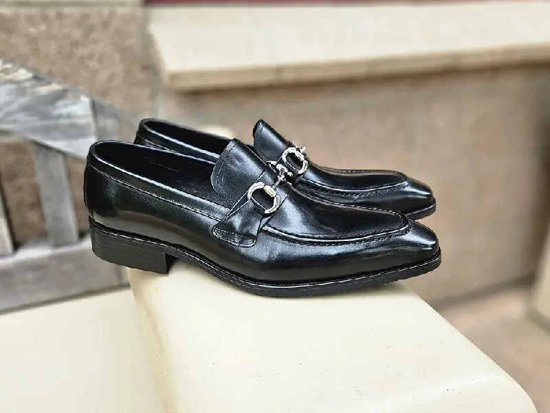 Regal Style Men's Burnished Signature Buckle Loafer