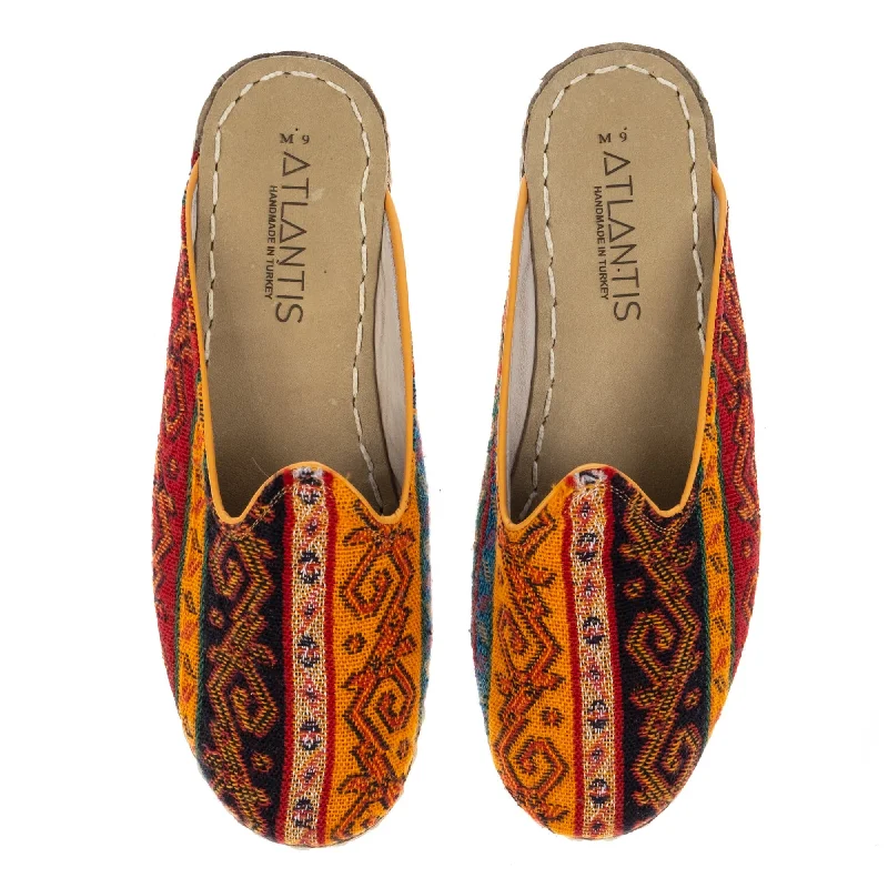 Sleek Finish Men's Kilim Slippers