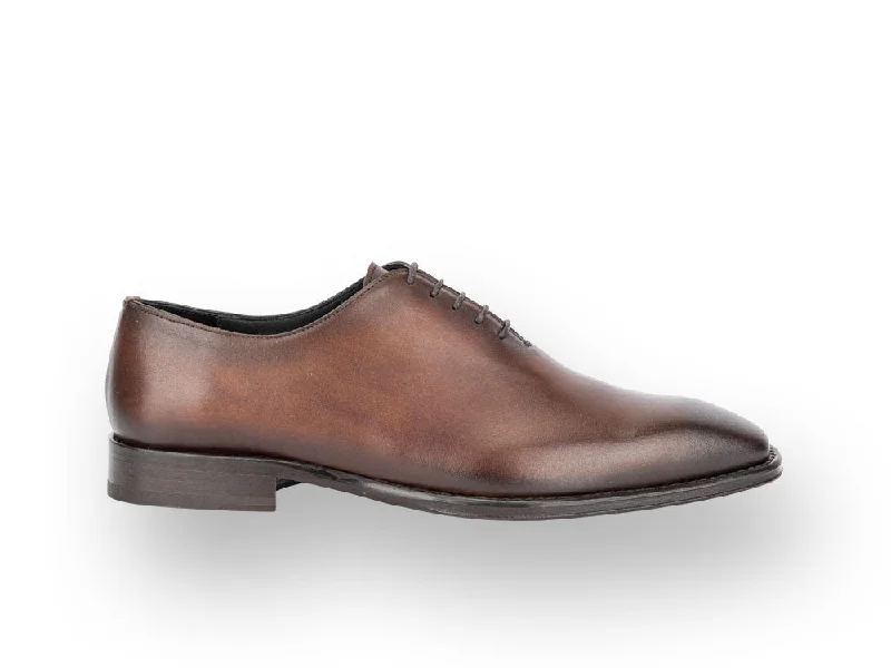 Stylish Detailing Cesare